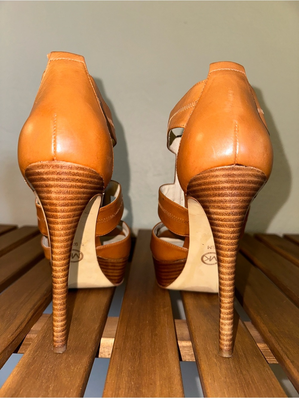 MICHAEL KORS
Berkley sandals Size:9.5 - Picture 10 of 13